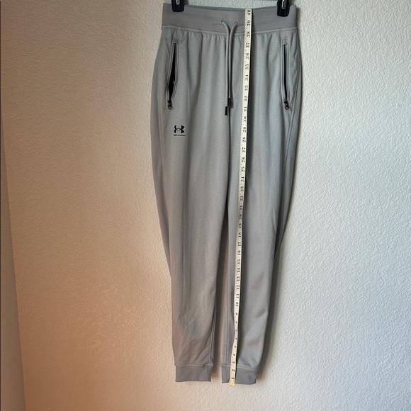 Under Armour Women’s Light Gray Fleece Lined Joggers
Size S - Picture 8 of 11